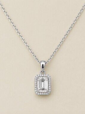 NEW 18k White Gold Emerald Cut Diamond Necklace Pendant Necklace